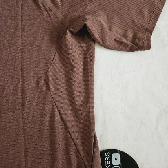 Lululemon Ventilated Hiking Short Sleeve Shirt DKOX Dark Oxide Brown Men’s M - Picture 6 of 6